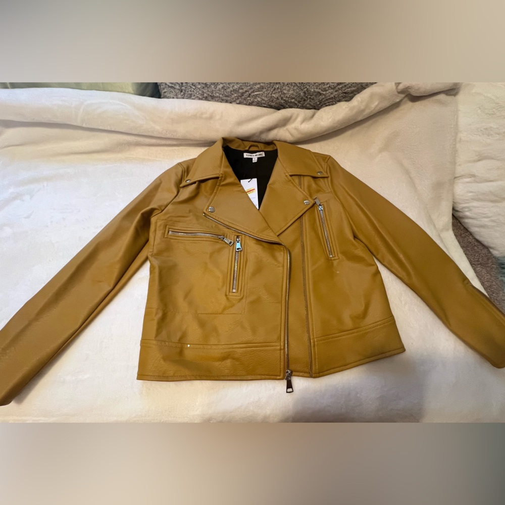 Elizabeth and James size medium mustard yellow imitation leather